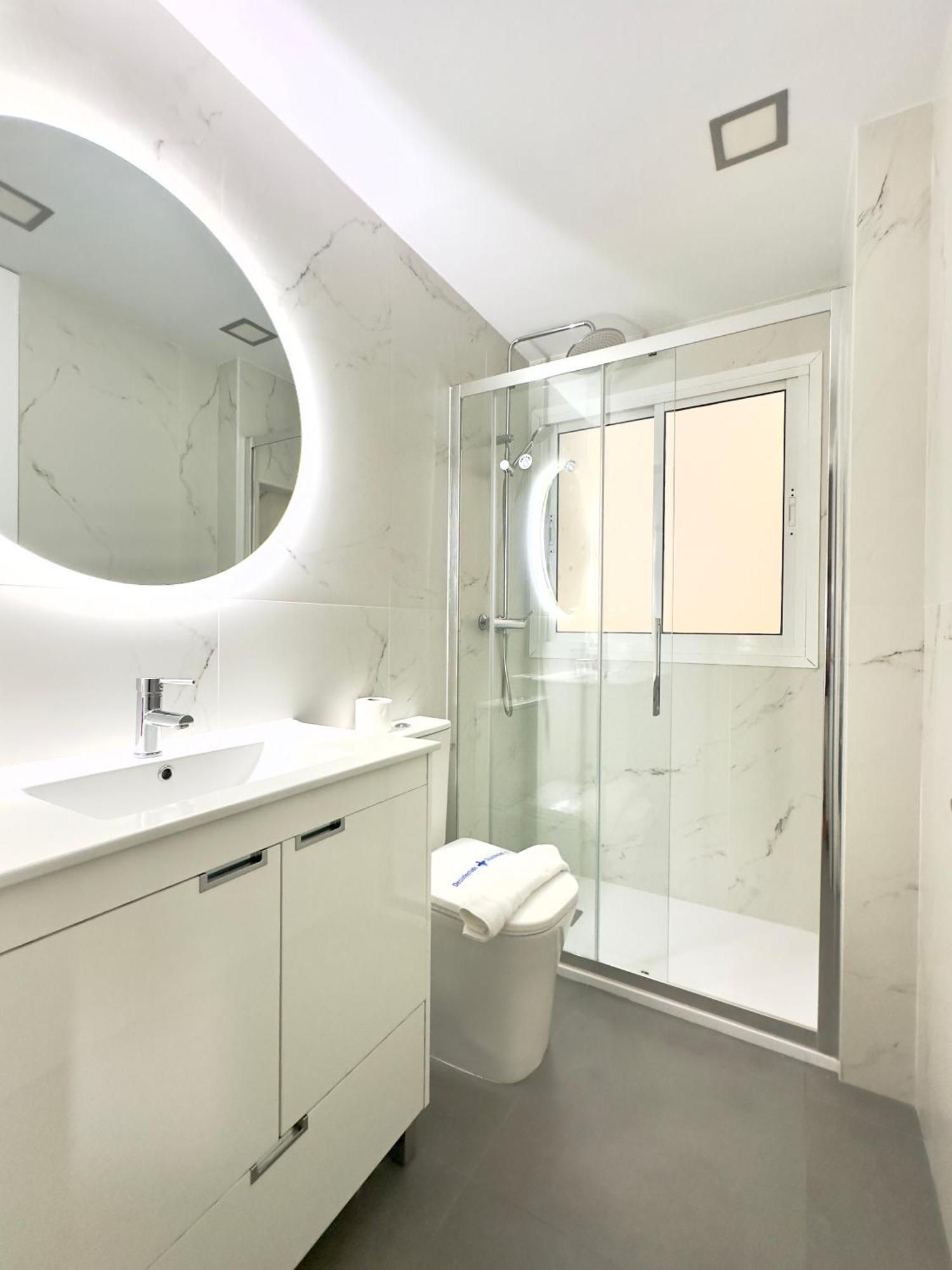 Ayala Malaga City Center 6Pax Luaran gambar